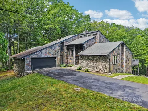 50 Whiskey Creek Rd, Hendersonville, NC 28739