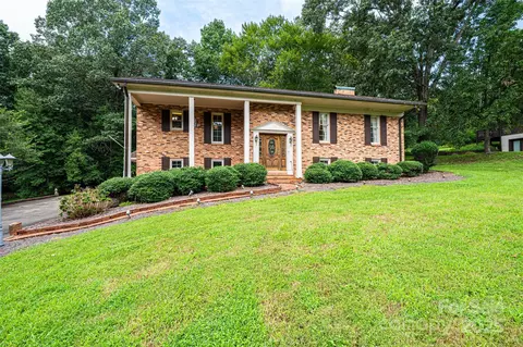 5495 Valley Run St, Hickory, NC 28601