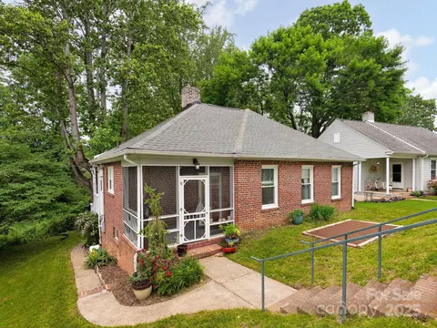5 Enka Oak St, Candler, NC 28715
