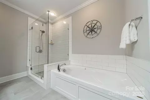 Bath - 815 Jetton St, Davidson, NC 28036 photo 4 of 4