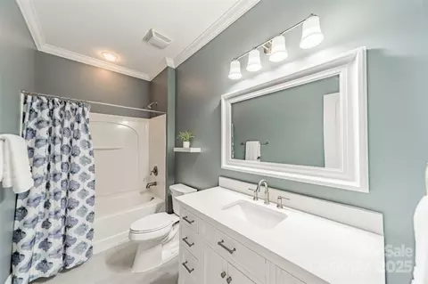 Bath - 815 Jetton St, Davidson, NC 28036 photo 2 of 4