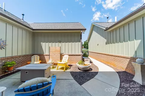 Exterior - 815 Jetton St, Davidson, NC 28036 photo 5 of 6