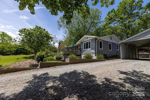 111 Cloverdale Dr, Hendersonville, NC 28791