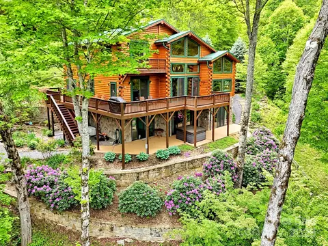 421 Ramp Patch Ln, Waynesville, NC 28786
