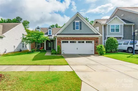 640 Mackenzie Falls Dr, Fort Mill, SC 29715