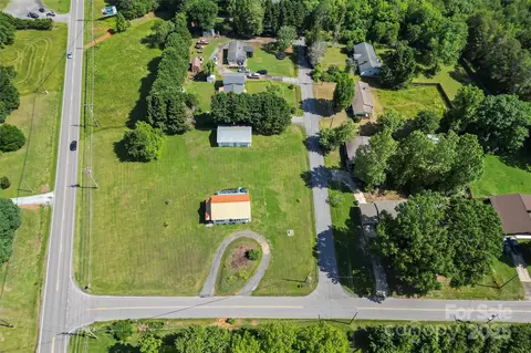 35 Telephone Exchange Rd, Hickory, NC 28601