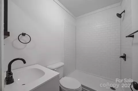 Bath - 207 Eden St, Davidson, NC 28036 photo 1 of 2