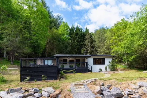 610 Banks Creek Rd, Burnsville, NC 28714