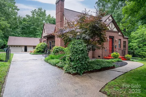 1136 S Edgemont Ave, Gastonia, NC 28054