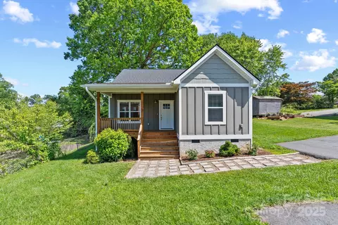 7 Lola Lilly Pl, Asheville, NC 28803