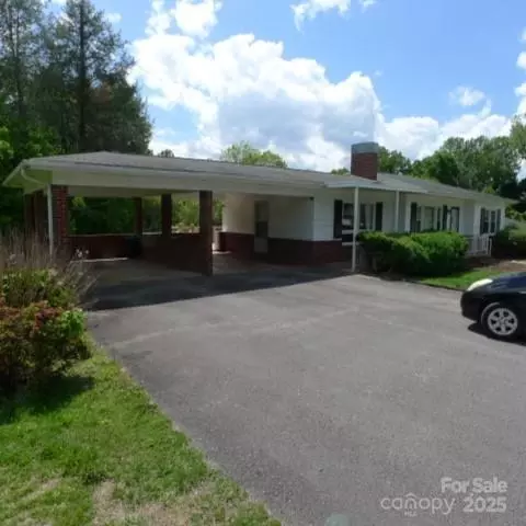 104 S Main St, Jonesville, NC 28642