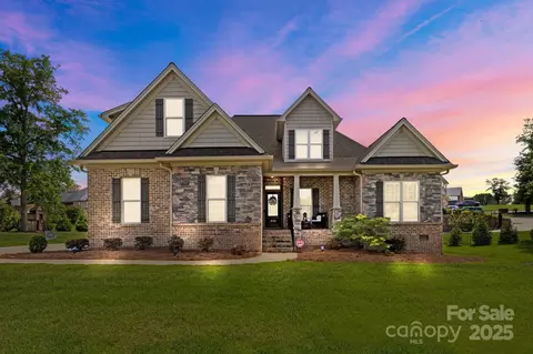 335 Wintergreen Ct, Kings Mountain, NC 28086
