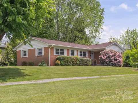 420 Wesley St, Canton, NC 28716