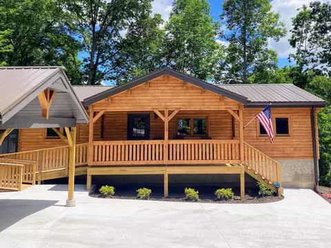12 Hoosier Ct, Lake Junaluska, NC 28745