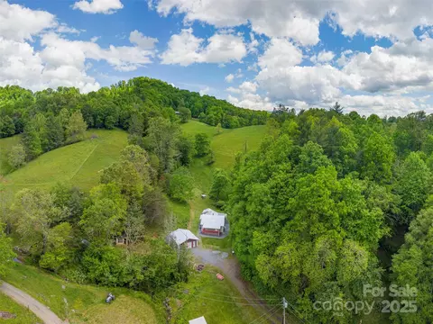 280 Noland Dr, Clyde, NC 28721 photo 2