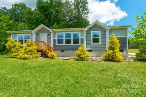 11 Bartlett Ave, Black Mountain, NC 28711