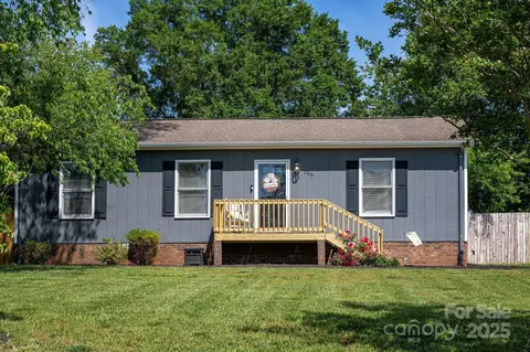 386 Greenlea Cir, Taylorsville, NC 28681