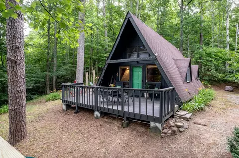 155 Chriscott Ln, Saluda, NC 28773