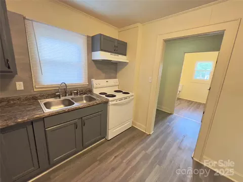 Kitchen - 2482 E Nc 10 Hwy, Conover, NC 28613 photo 2 of 2