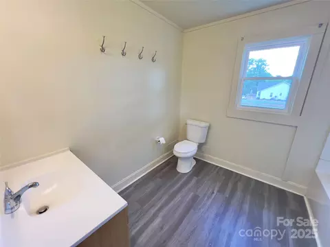 Bath - 2482 E Nc 10 Hwy, Conover, NC 28613 photo 1 of 2