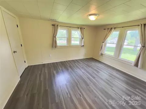 Bedroom - 2482 E Nc 10 Hwy, Conover, NC 28613 photo 1 of 2