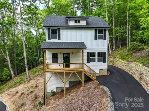 19 N Willow Wood Trl, Hendersonville, NC 28739