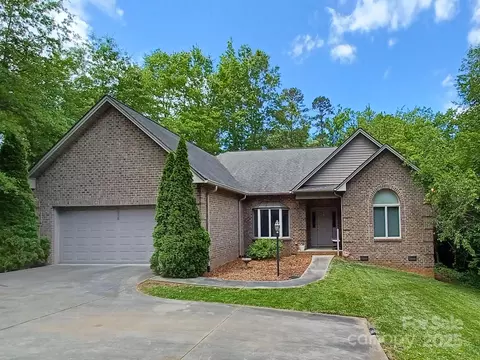 1061 NW 14th Avenue Nw Dr NW, Hickory, NC 28601