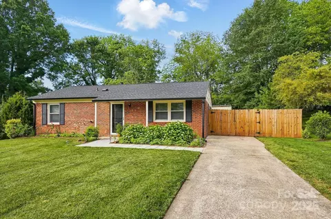 529 Dedmon Dr, Charlotte, NC 28216
