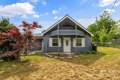 493 Dogwood Rd, Candler, NC 28715