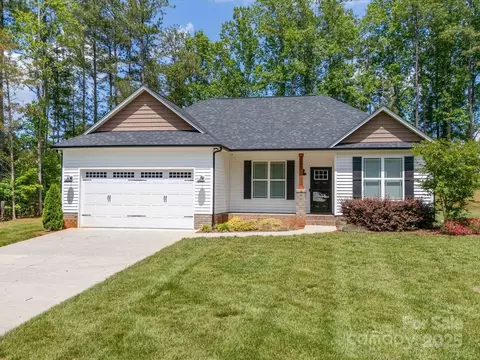 142 Highland Dr, New London, NC 28127