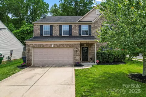 16615 Crimson Sargent Dr, Charlotte, NC 28213