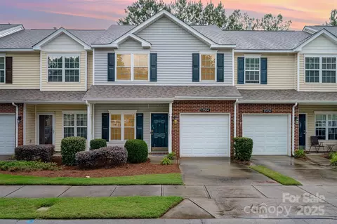 15554 Stronvar House Ln, Charlotte, NC 28277