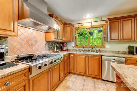Kitchen - 211 Natural Trl, Sylva, NC 28779 photo 5 of 5