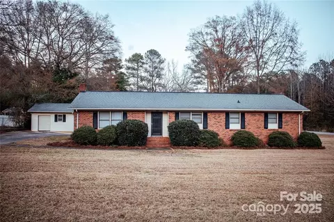 1708 Dogwood Ln, Lancaster, SC 29720