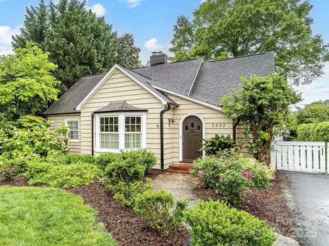 2432 Hassell Pl, Charlotte, NC 28209