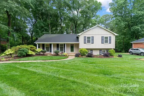 6208 Rocky Falls Rd, Charlotte, NC 28211