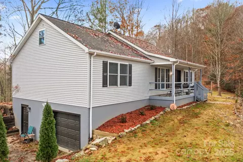 937 Sampson Rd, Lenoir, NC 28645