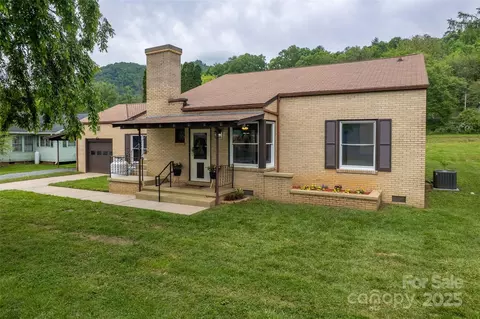 845 Skyland Dr, Sylva, NC 28779