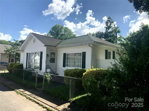 447 17th St, Cramerton, NC 28032