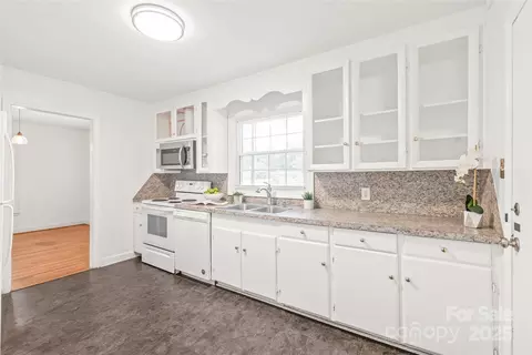 1320 Hartford Ave, Charlotte, NC 28209