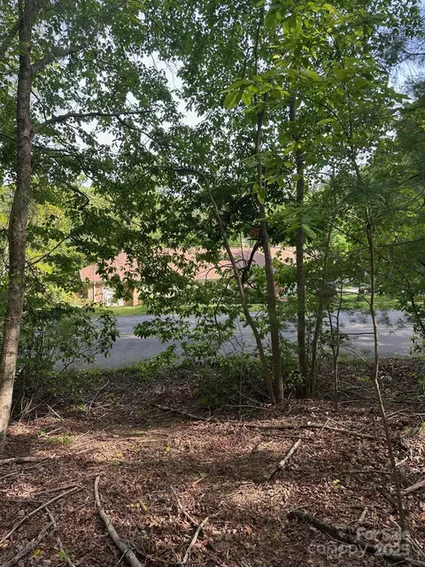37 W Fairway Dr, Etowah, NC 28729