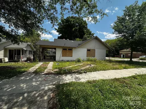Exterior - 306 E Arch St, Lancaster, SC 29720 photo 2 of 2