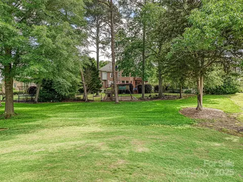 Exterior - 18419 Dembridge Dr, Davidson, NC 28036 photo 8 of 10