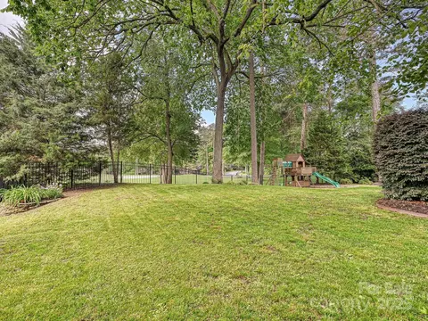 Exterior - 18419 Dembridge Dr, Davidson, NC 28036 photo 6 of 10