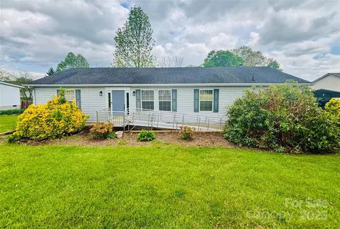 16 English Oaks Dr, Candler, NC 28715