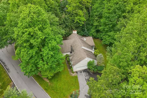 107 Camellia Way, Hendersonville, NC 28739