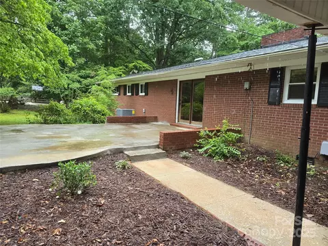 Exterior - 520 Crestview Dr, Albemarle, NC 28001 photo 1 of 3