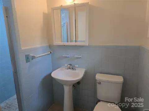 Bath - 520 Crestview Dr, Albemarle, NC 28001 photo 1 of 2