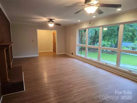 Living - 520 Crestview Dr, Albemarle, NC 28001 photo 2 of 5