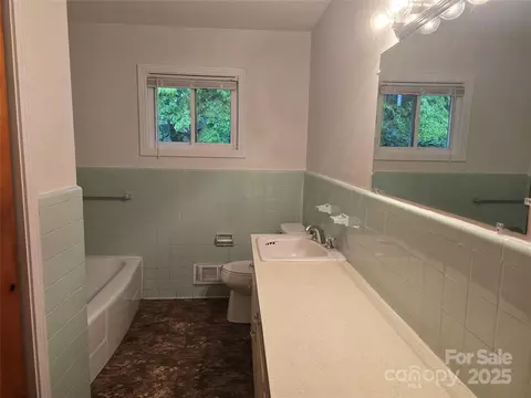 Bath - 520 Crestview Dr, Albemarle, NC 28001 photo 2 of 2